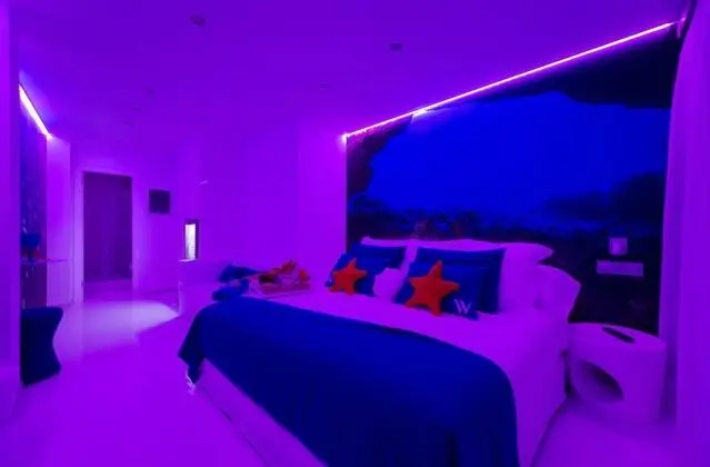 Tek Büyük Yataklı Oda, Balkon (Lateral Sea View)
