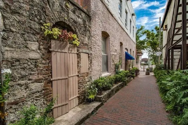 Daire (Way Down in Kokomo)