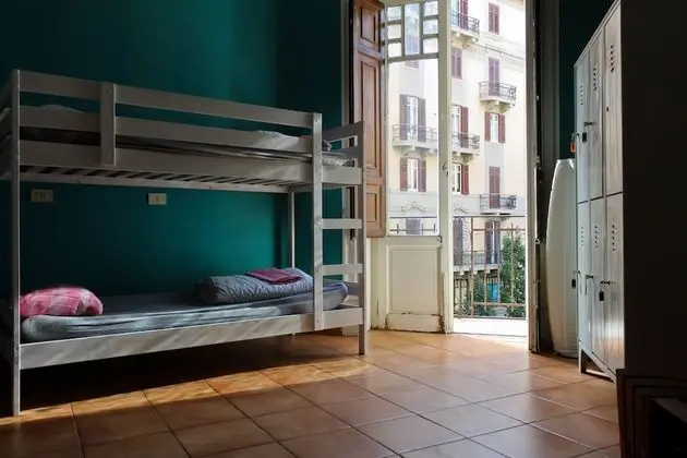 Ortak Ranzalı Oda, Sadece kadınlar için, Ortak Banyo