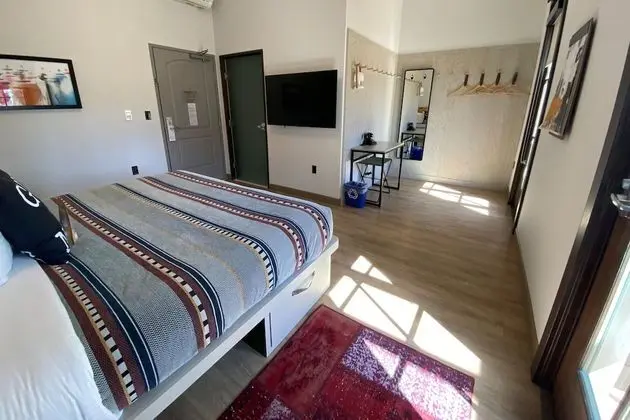 Oda, 1 En Büyük (King) Boy Yatak (Roomy King - 250 SQF)