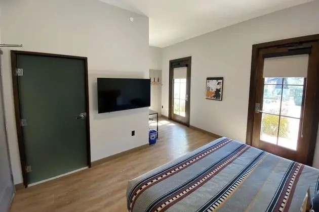 Oda, 1 En Büyük (King) Boy Yatak (Roomy King - 250 SQF)