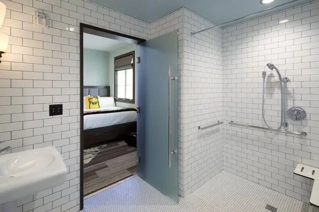 Oda, 1 En Büyük (King) Boy Yatak (Roomy King - 250 SQF)
