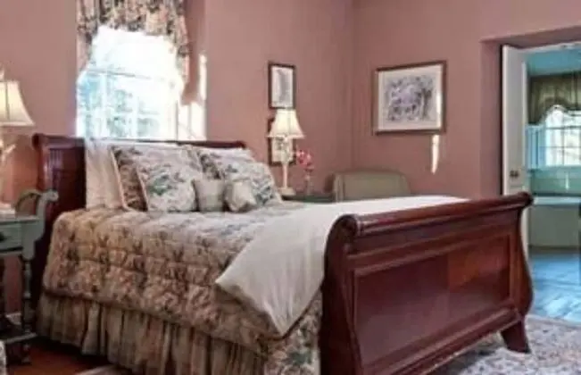 Deluxe Tek Büyük Yataklı Oda (Ellicott Room)