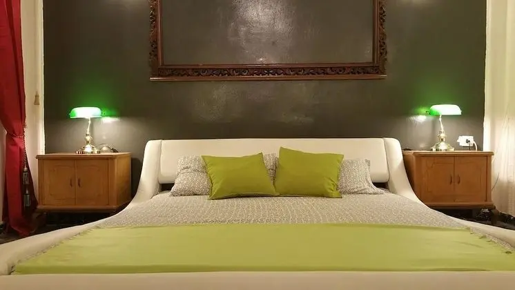 Tek Büyük veya İki Ayrı Yataklı Oda, Ortak Banyo