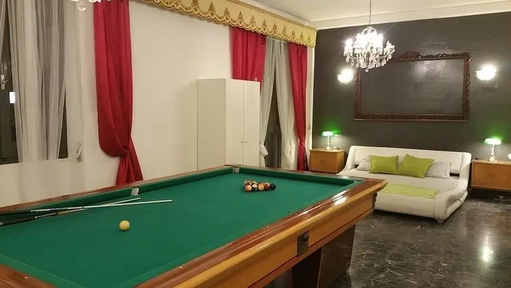 Tek Büyük veya İki Ayrı Yataklı Oda, Ortak Banyo