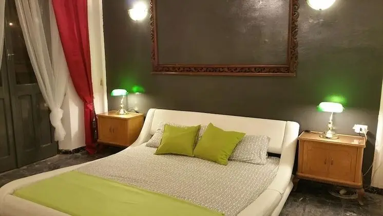 Tek Büyük veya İki Ayrı Yataklı Oda, Ortak Banyo