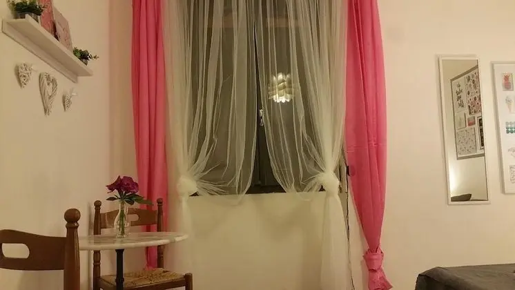 Tek Büyük veya İki Ayrı Yataklı Oda, Ortak Banyo