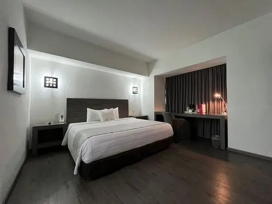 Business Suite with living area and street view