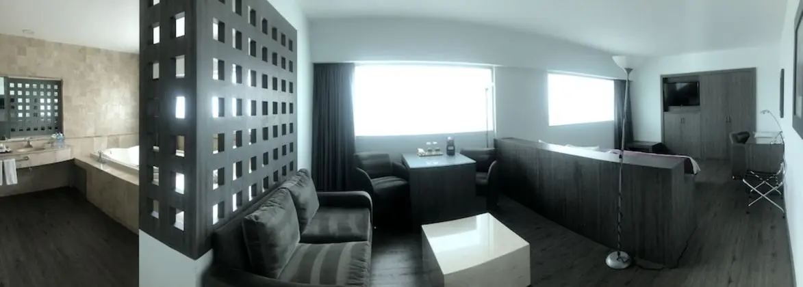 Master Suite with jacuzzi and street view