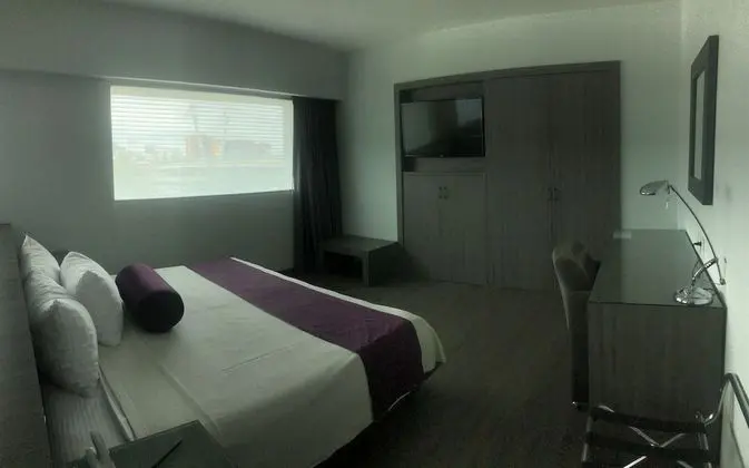 Master Suite with jacuzzi and street view
