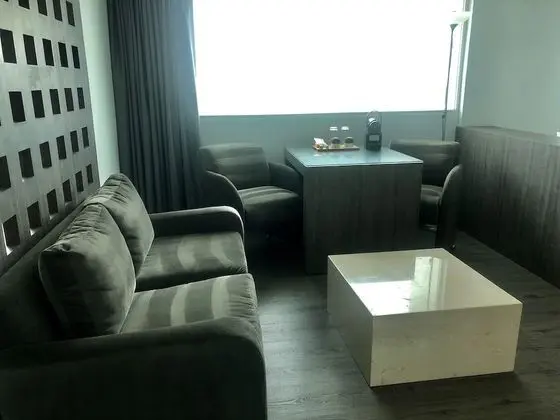 Master Suite with jacuzzi and street view