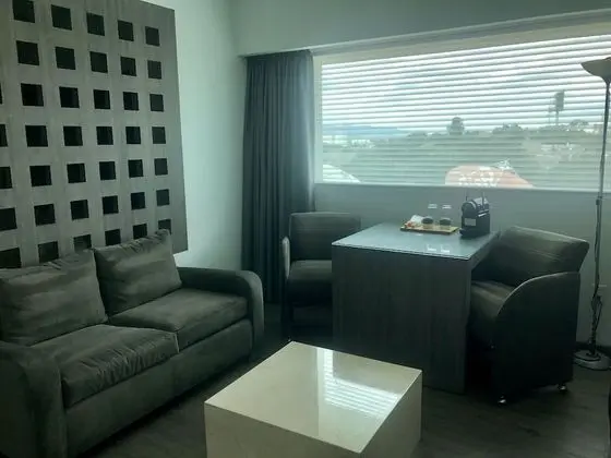 Master Suite with jacuzzi and street view