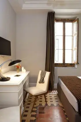 Standard Tek Büyük Yataklı Oda