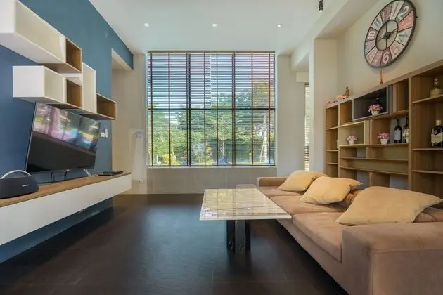 2 Bedrooms Villa