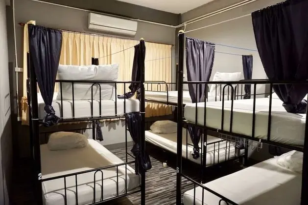 12-Bed Mixed Dormitory Room