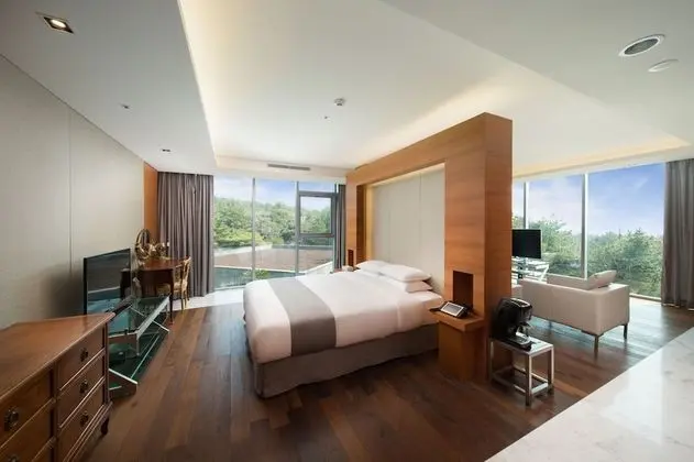 Parlor Suite + Wellness program 2 guests included + Breakfast for 2