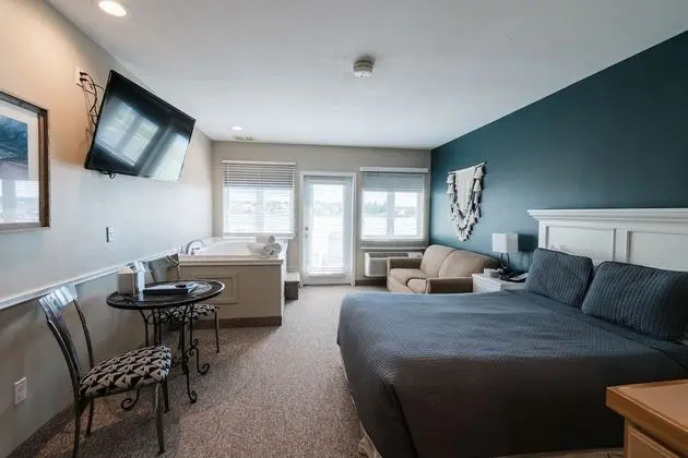 Deluxe Oda, 1 Büyük (Queen) Boy Yatak ve Çekyat, Küçük Mutfak, Göl Manzaralı