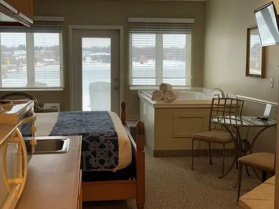 Deluxe Oda, 1 Büyük (Queen) Boy Yatak ve Çekyat, Küçük Mutfak, Göl Manzaralı