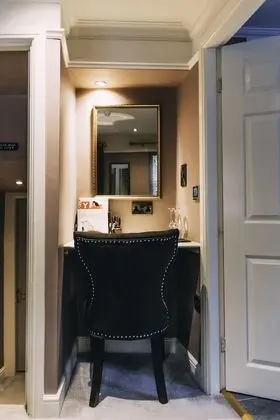 Tek Büyük Yataklı Oda (The Shirley Suite)