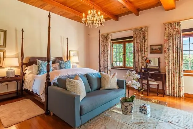 Honeymoon Suite