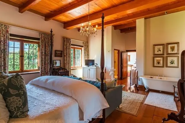 Honeymoon Suite