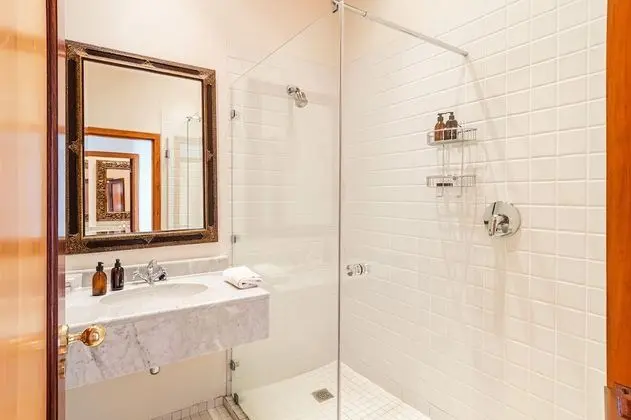 Honeymoon Suite
