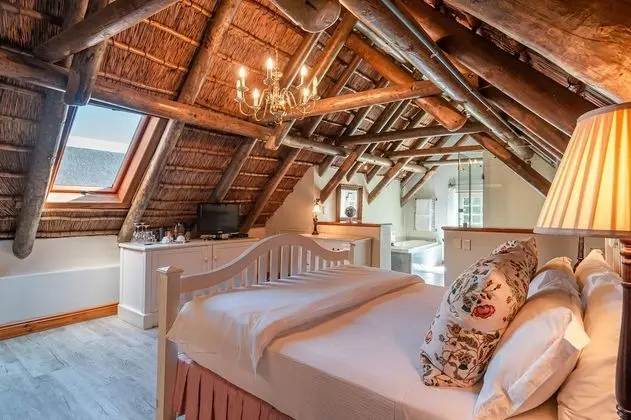 Manor House Room 4