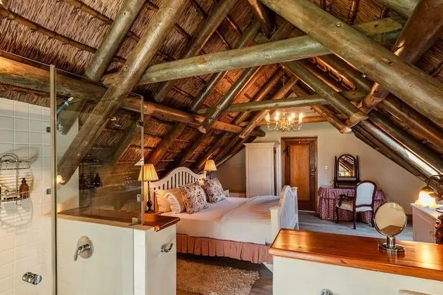 Manor House Room 4