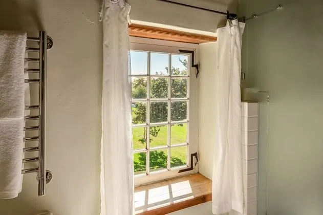 Manor House Room 4