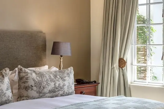 Deluxe Tek Büyük Yataklı Oda, Bahçeli