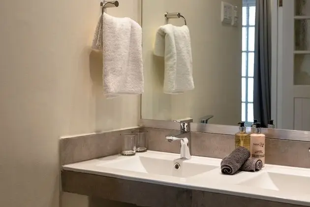 Deluxe Tek Büyük Yataklı Oda, Bahçeli