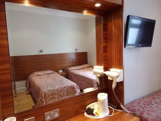 Üç Kişilik Oda
