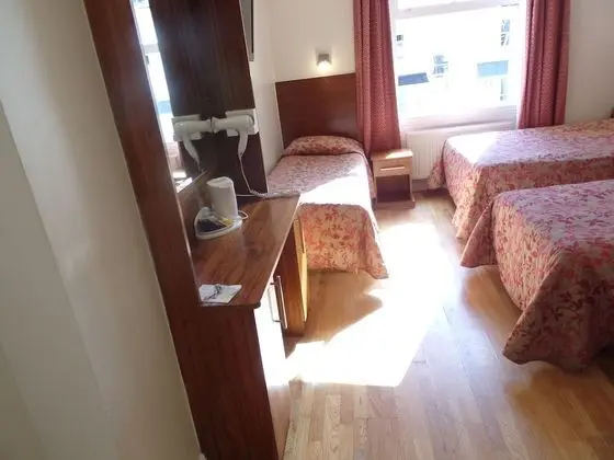 Üç Kişilik Oda