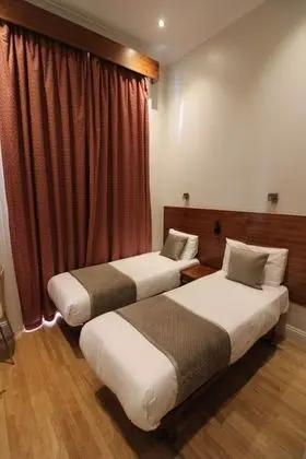 Üç Kişilik Oda