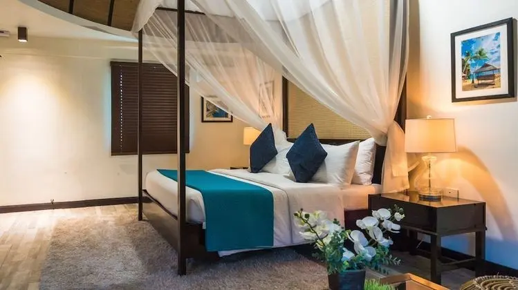 Luxury Oda, 1 En Büyük (King) Boy Yatak, Havuz Kullanımı, Denize Sıfır (Dome)