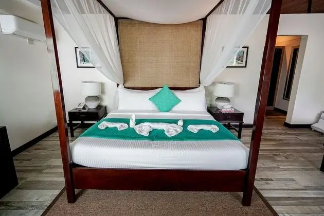Luxury Oda, 1 En Büyük (King) Boy Yatak, Havuz Kullanımı, Denize Sıfır (Dome)