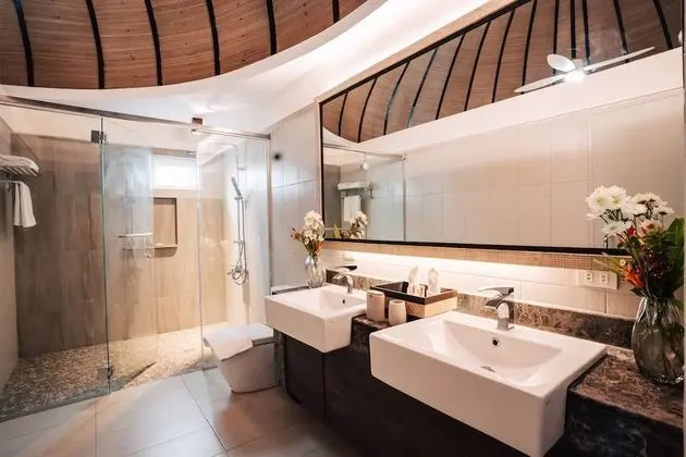 Luxury Oda, 1 En Büyük (King) Boy Yatak, Havuz Kullanımı, Denize Sıfır (Dome)