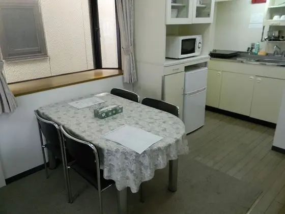 Basic Üç Kişilik Oda, Sigara İçilmez