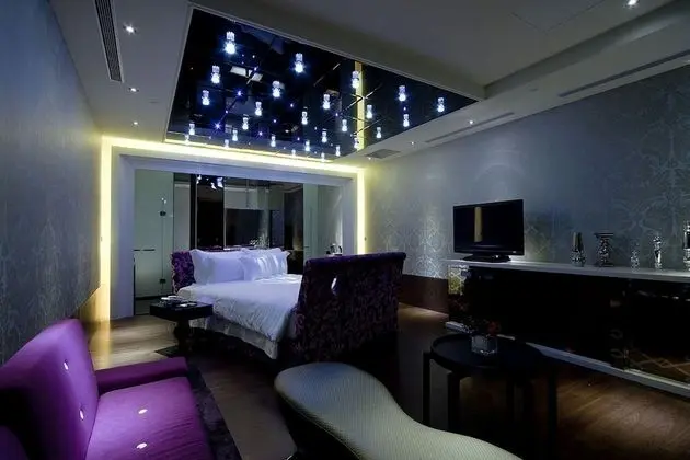 Deluxe Tek Büyük Yataklı Oda (Check in after 18:00)