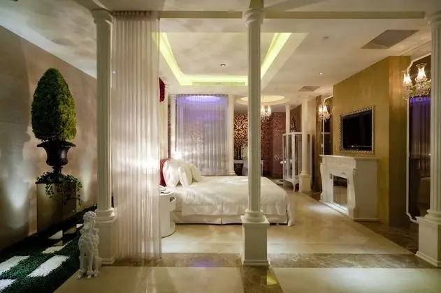 Deluxe Tek Büyük Yataklı Oda (Check in after 18:00)