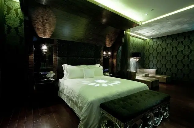 Deluxe Tek Büyük Yataklı Oda (Check in after 18:00)