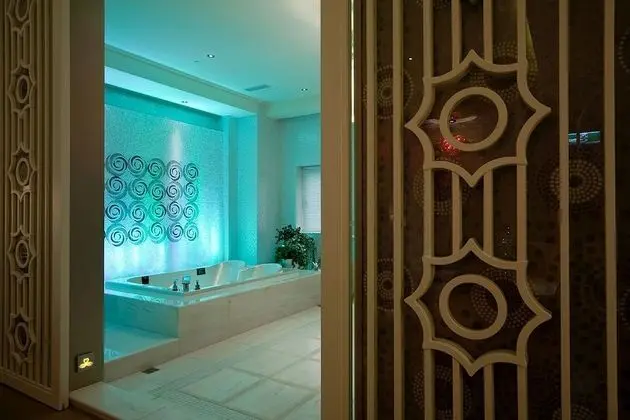 Deluxe Tek Büyük Yataklı Oda (Check in after 18:00)