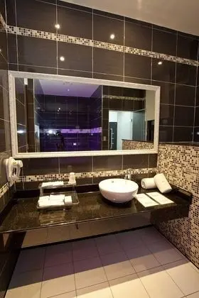 Business Tek Büyük Yataklı Oda
