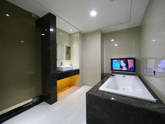 Deluxe Dört Kişilik Oda, Şehir Manzaralı
