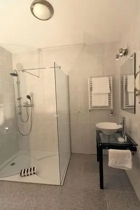 Economy Tek Büyük veya İki Ayrı Yataklı Oda