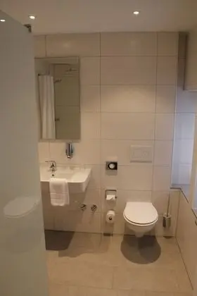 Traditional Tek Büyük Yataklı Oda