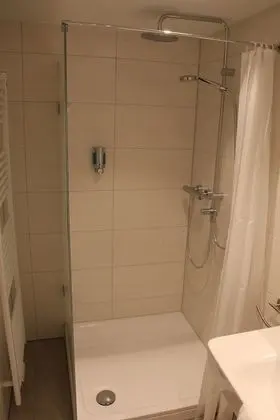 Traditional Tek Büyük Yataklı Oda
