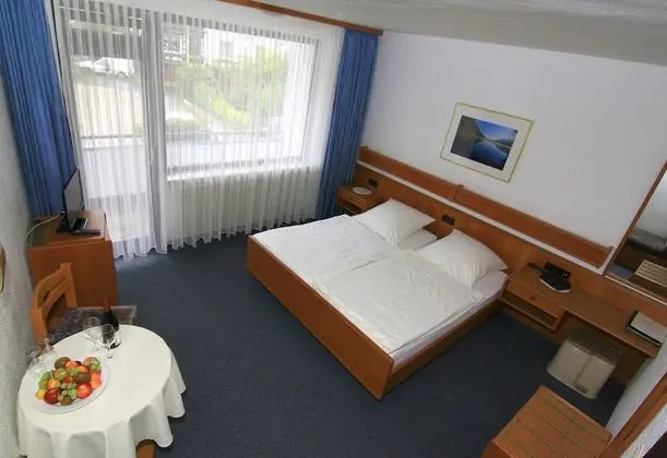 Tek Büyük Yataklı Oda, Balkon, Dağ Manzaralı