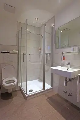 Tek Büyük Yataklı Oda, Balkon, Dağ Manzaralı