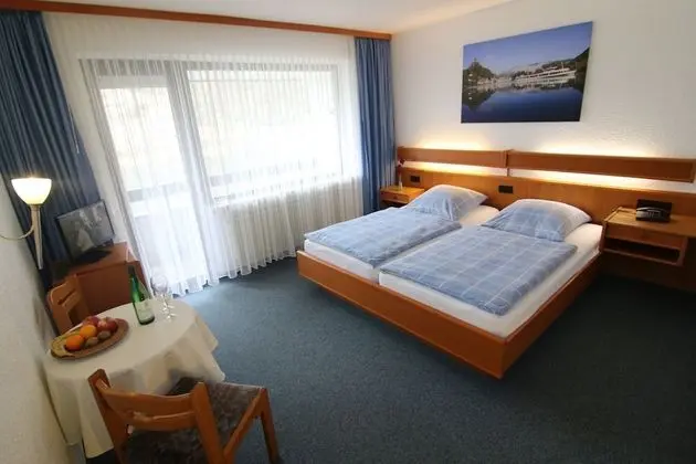 Tek Büyük Yataklı Oda, Balkon, Göl Manzaralı